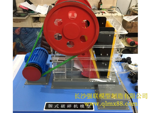 鄂式破碎机模型